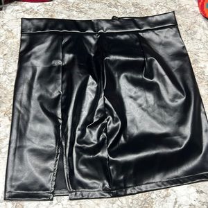 Black leather skirt! Size 2. Never worn, bought for a Halloween costume.